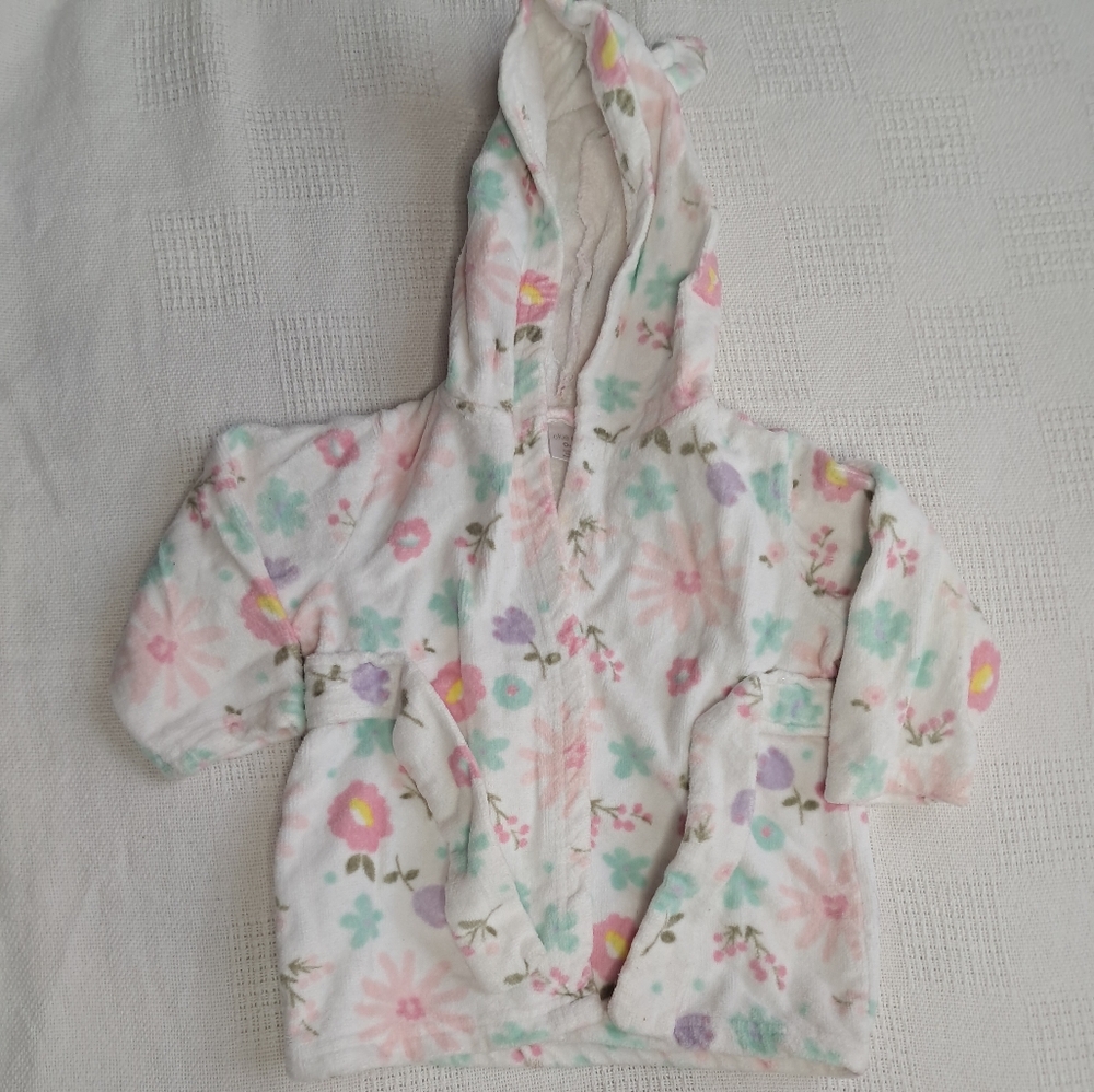 Baby girl 0-9 months okie dokie white robe